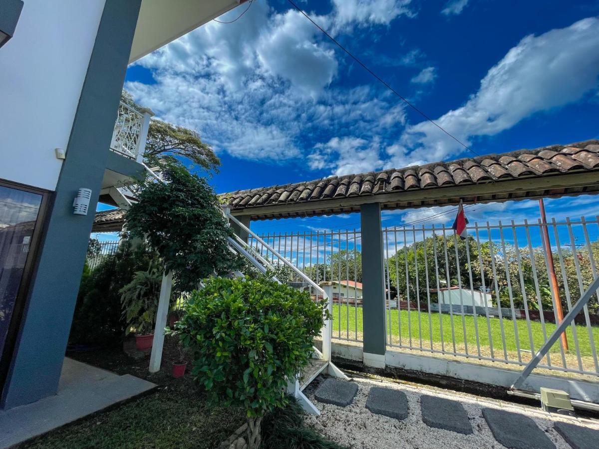 Casa Garitas Guesthouse & Car Rental - Free Sjo Airport Shuttle Río Segundo Eksteriør billede